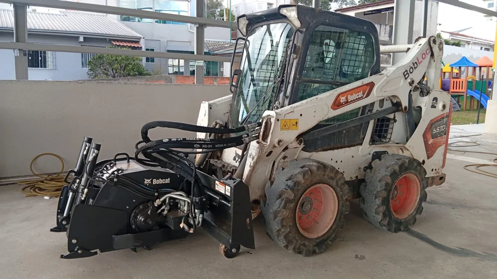 Locação de fresadora de asfalto Bobcat em Curitiba