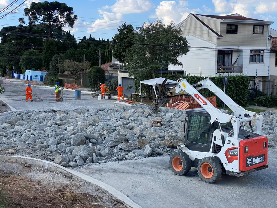 Locação de rompedor hidráulico Bobcat em Curitiba